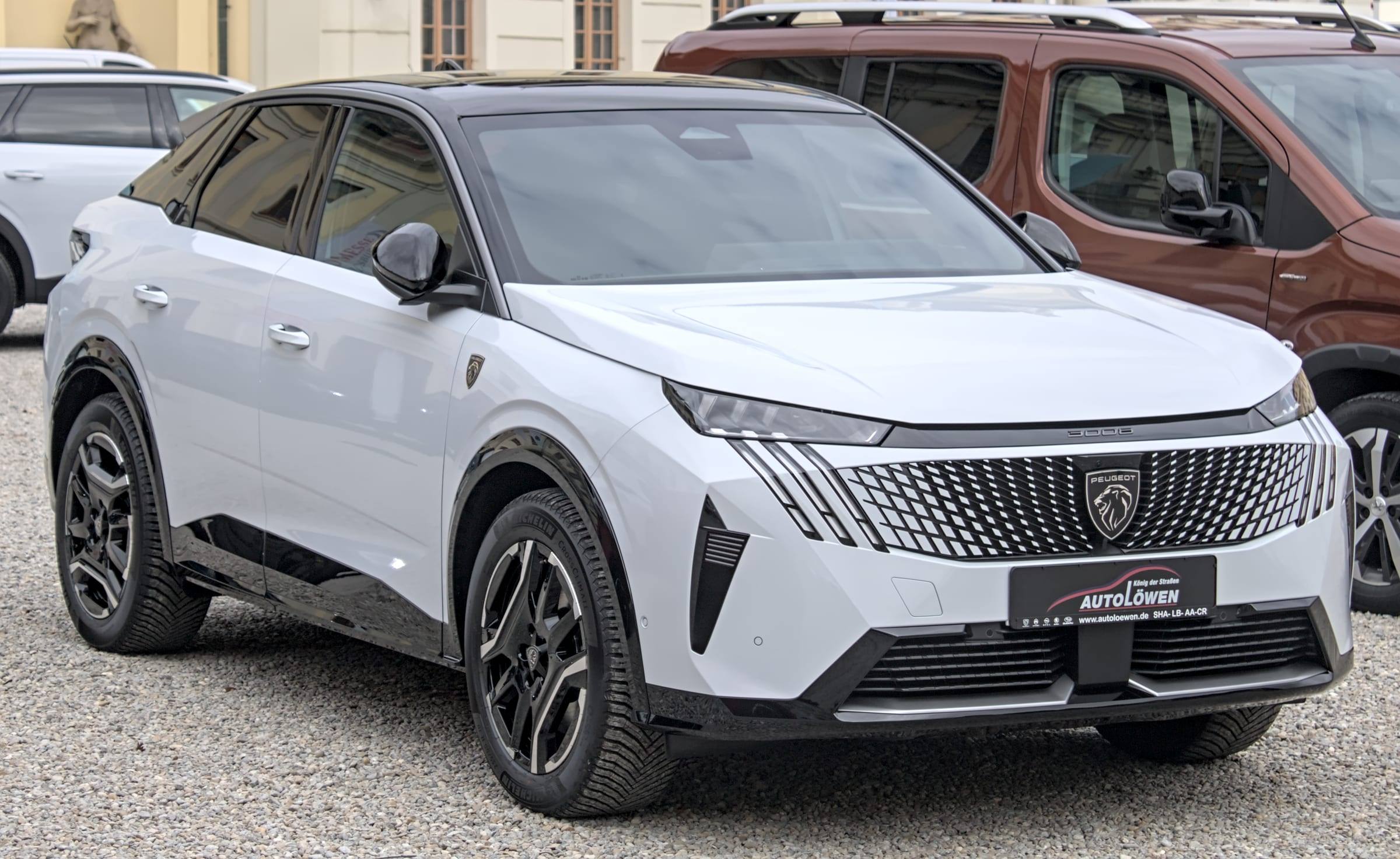 White Peugeot E-3008, front three-quarter view, at an outdoor car show in Ludwigsburg